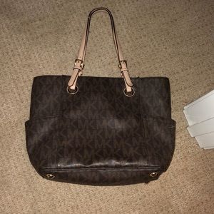 Michael kors tote! Classic